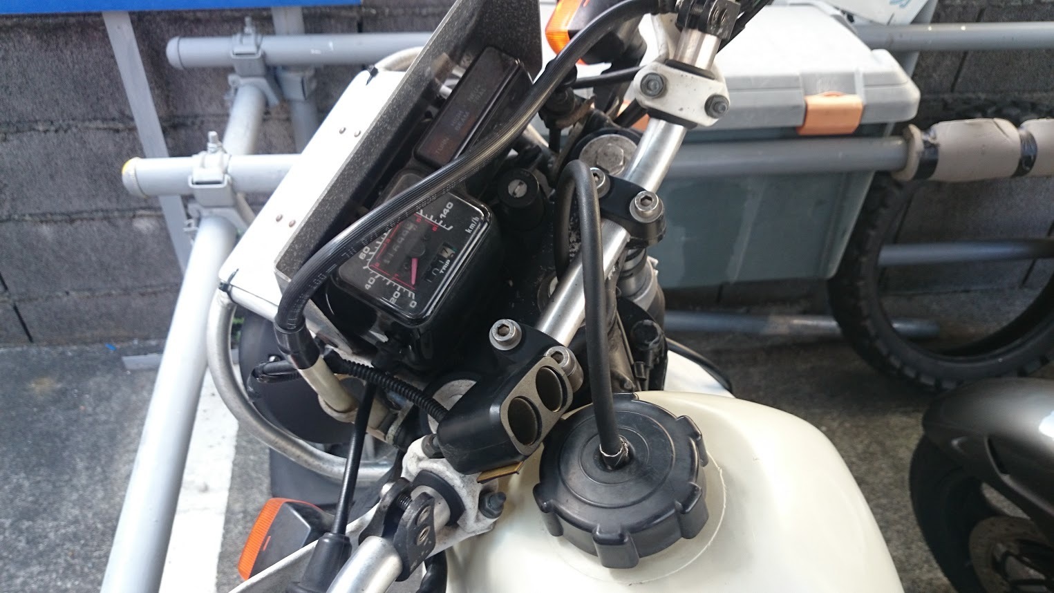 Xlr250 Baja スマートフォン 取り付け バイク中心
